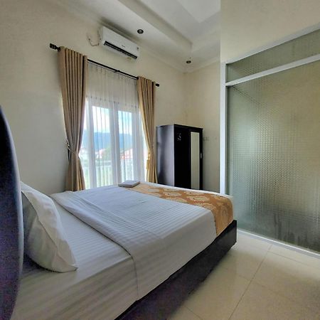 Mahakam Guest House Padang  Rum bild