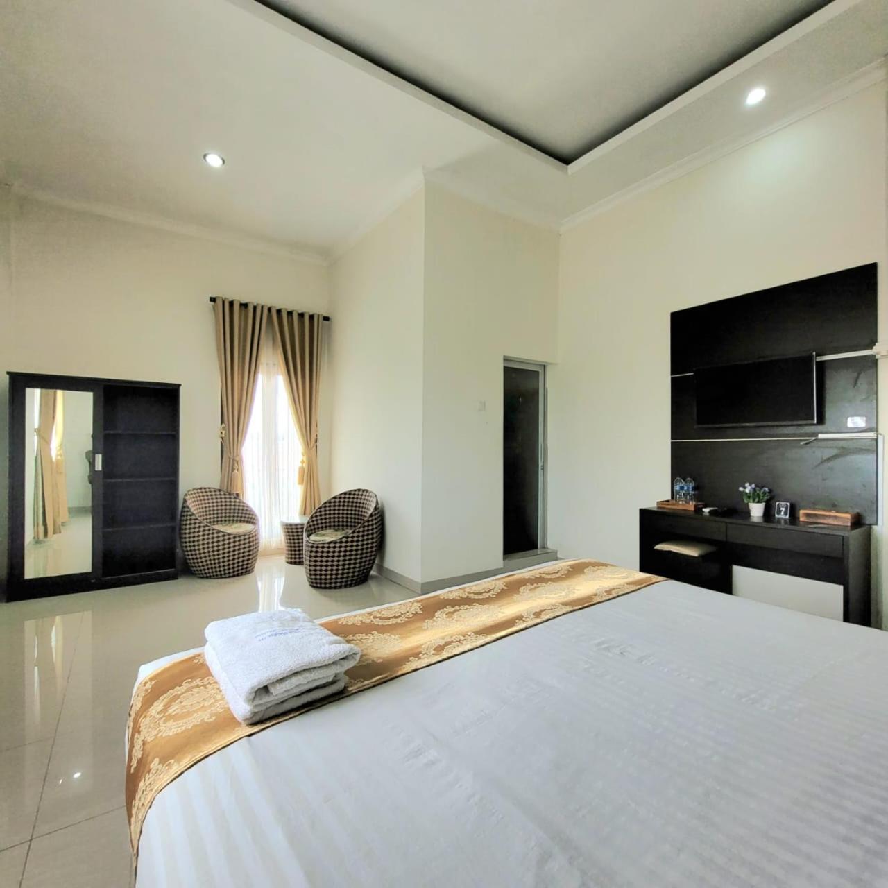 Mahakam Guest House Padang  Rum bild