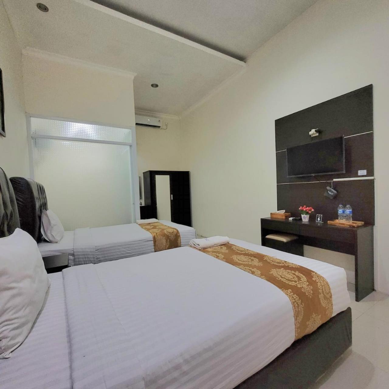 Mahakam Guest House Padang  Rum bild